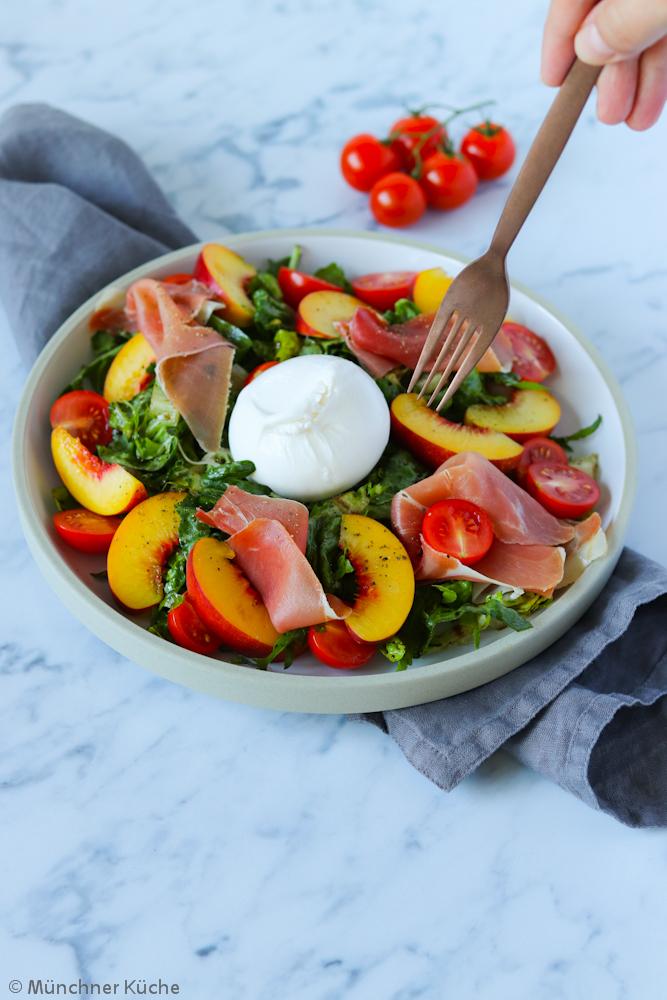 Rezeptbild: Salat mit Nektarinen, Serrano und Burrata