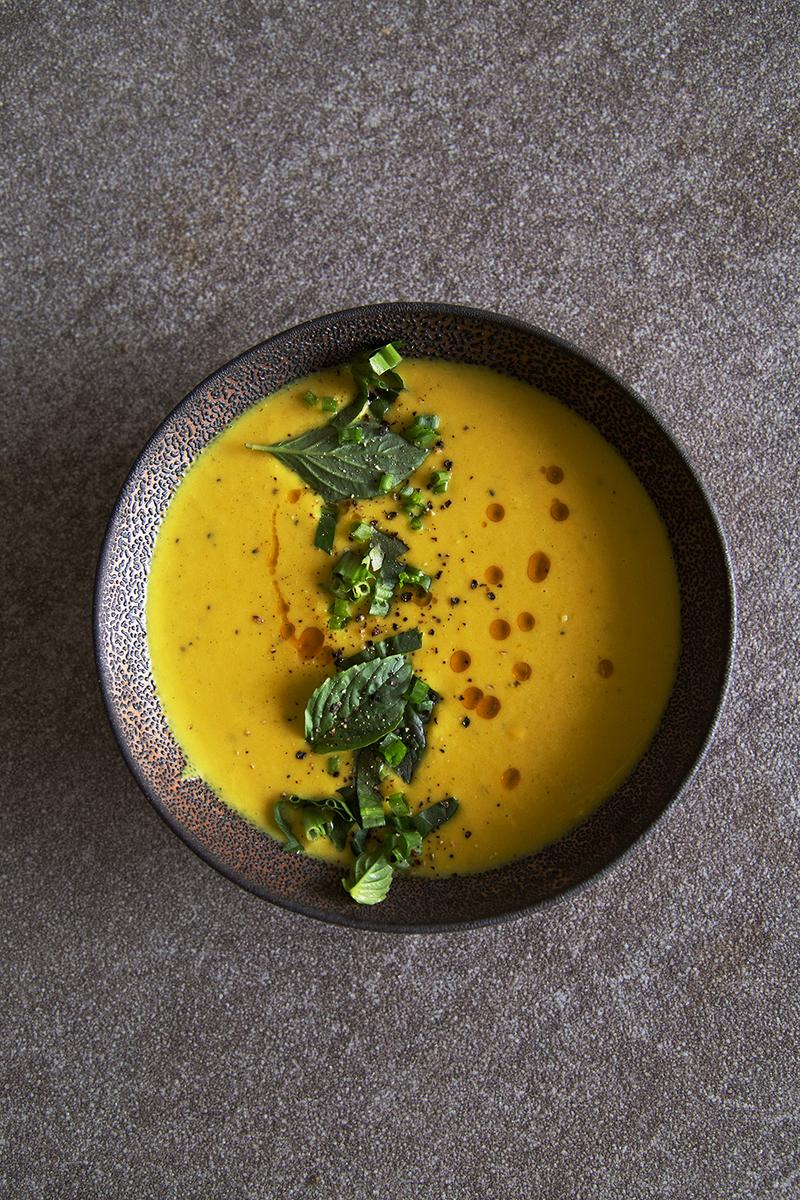 Rezeptbild: Kürbissuppe mit geröstetem Sesamöl