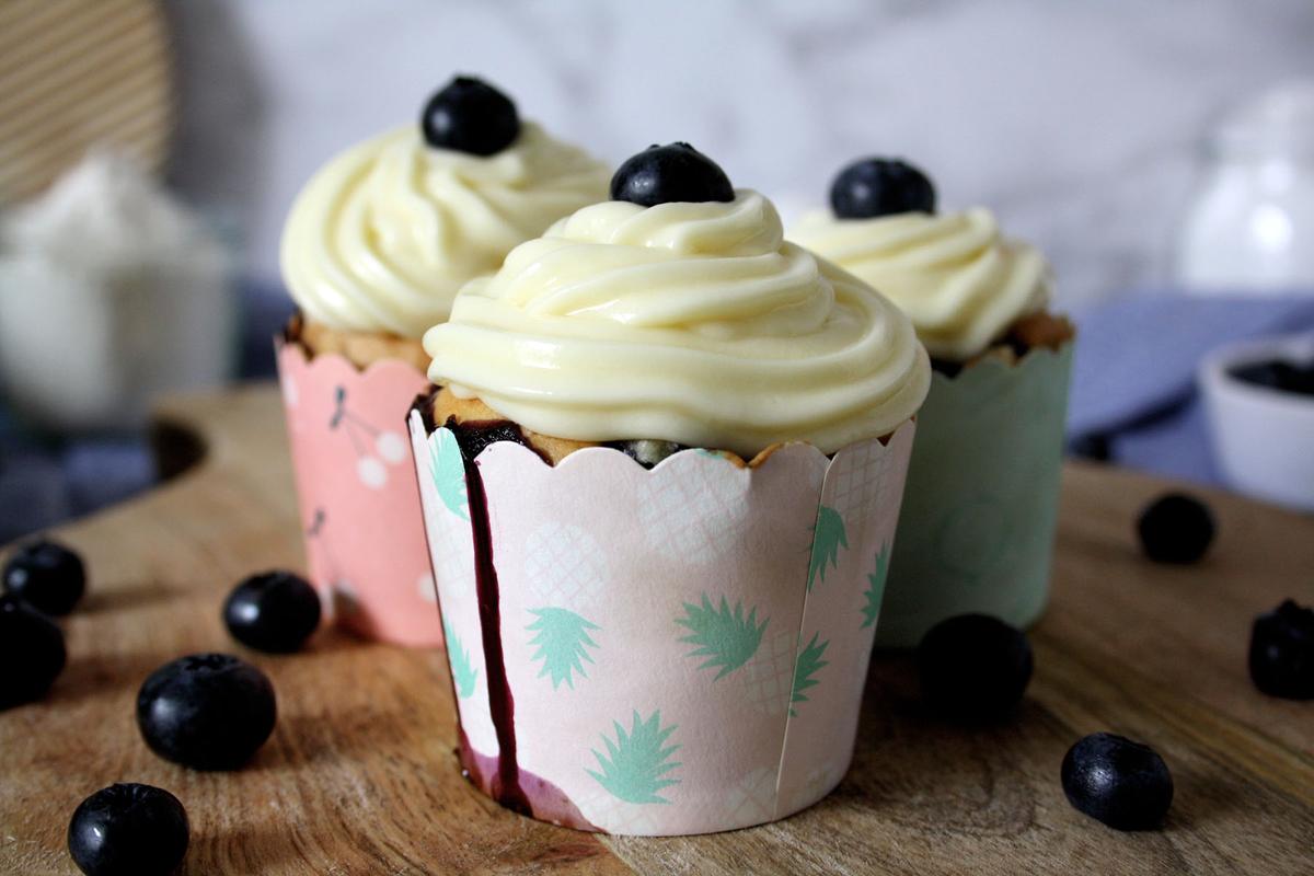 Rezeptbild: Heidelbeer-Muffins mit White-Chocolate-Frosting