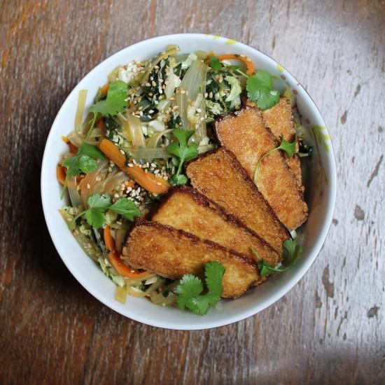 Rezeptbild: Glasnudelsalat mit Spinat, Karotte und Sesam
