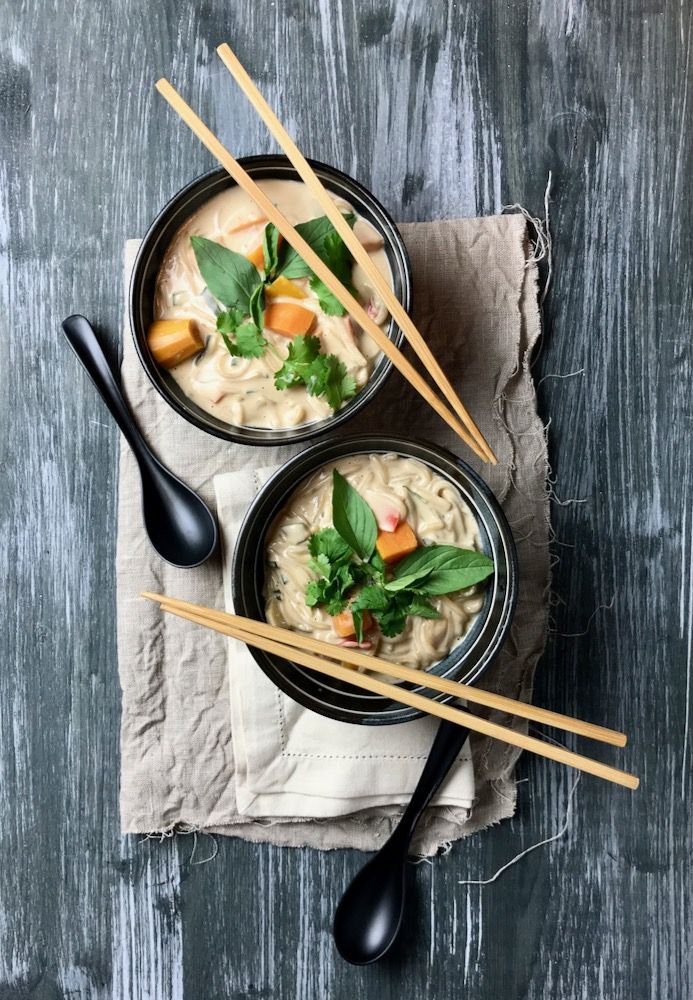 Rezeptbild: Kokosmilchsuppe mit Süßkartoffeln und Reisnudeln [vegan]