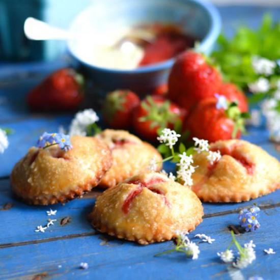 Rezeptbild: Strawberry and Cream Mini-Pies