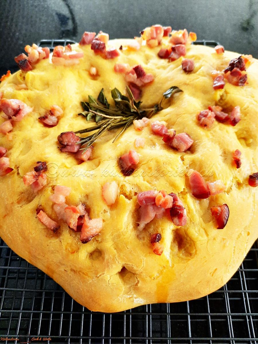Rezeptbild: Focaccia mit Safran und Speck