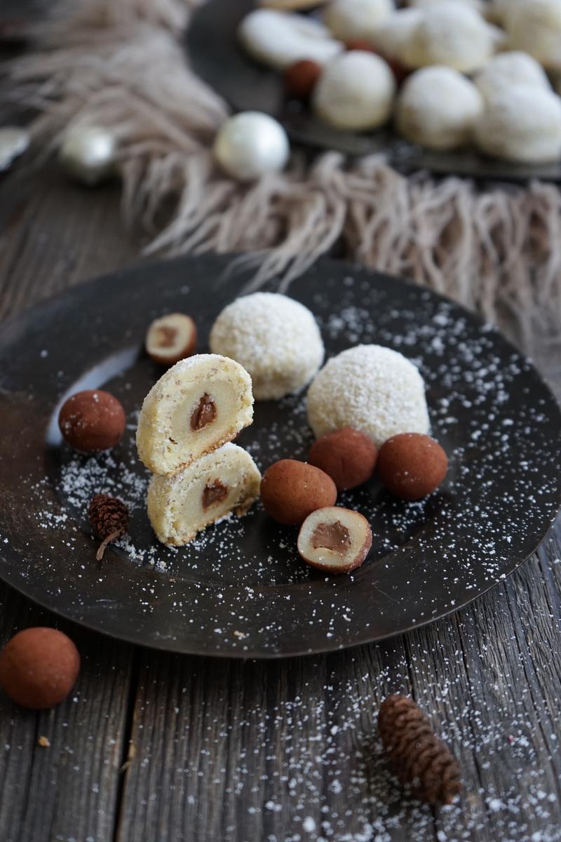 Rezeptbild: Vanillekipferl-Kugeln mit Marzipan & Nougat