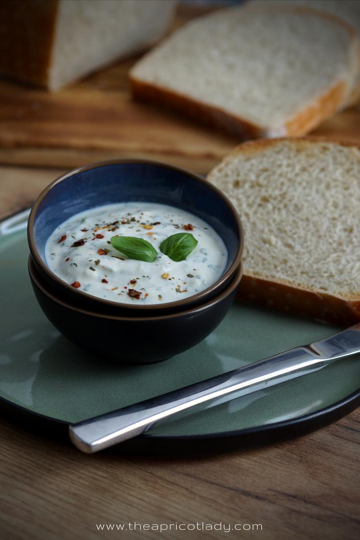 Rezeptbild: italienischer Kräuterdip & Tipps für die Kräuterzucht