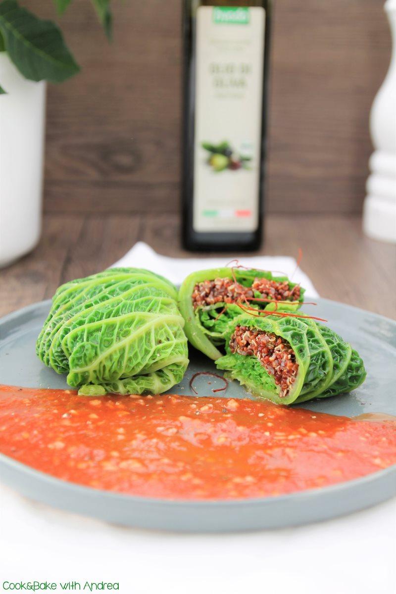 Rezeptbild: Wirsingroulade mit Quinoa [vegan]