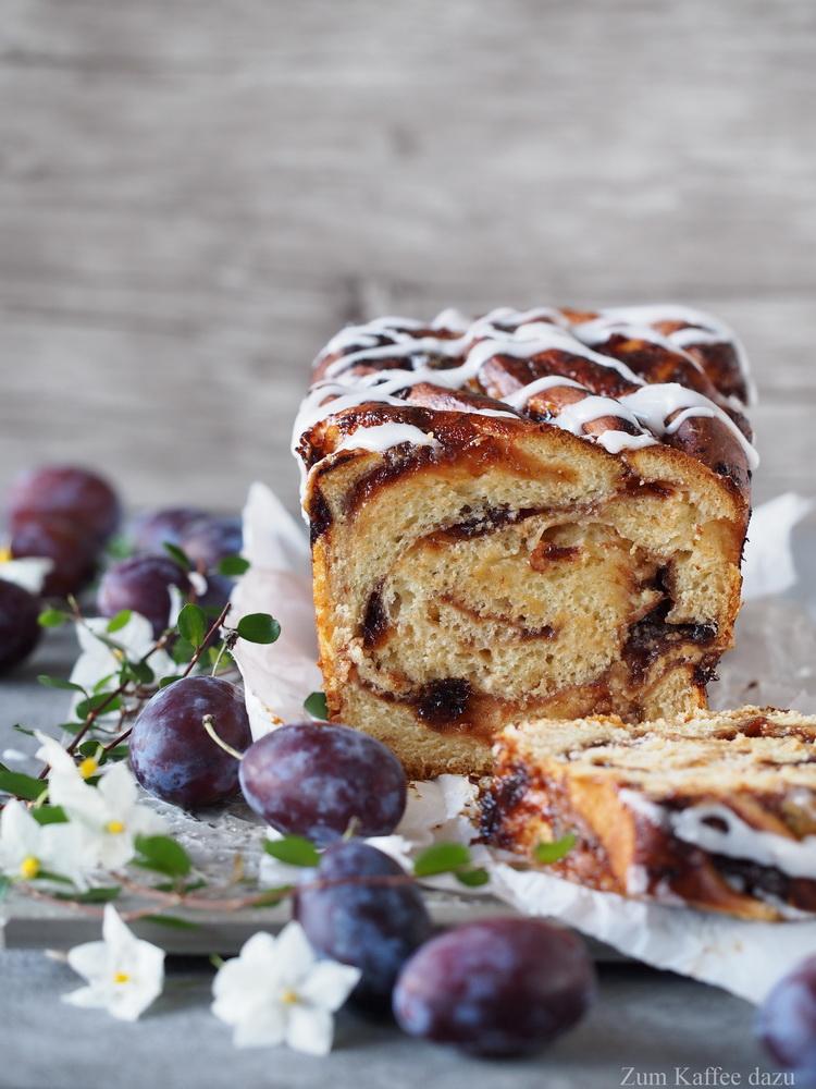 Rezeptbild: Pflaumen-Babka mit weißer Schokolade