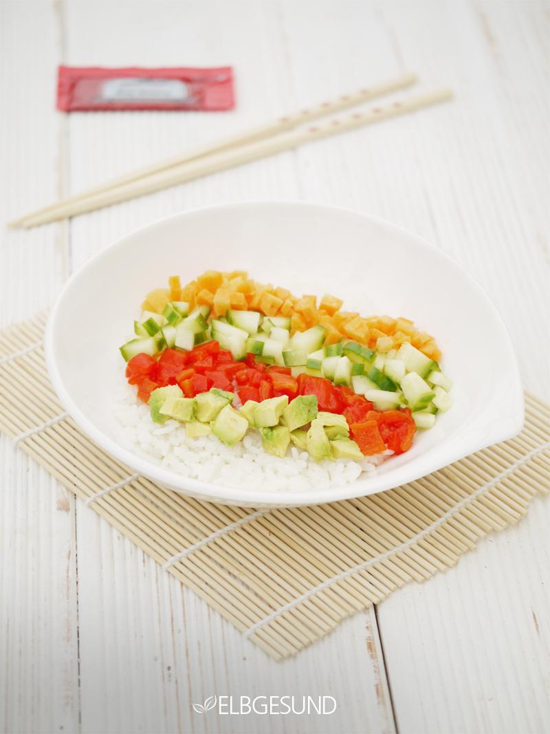 Rezeptbild: Sushi-Bowl – so einfach und farbenfroh, ein köstliches Vergnügen!