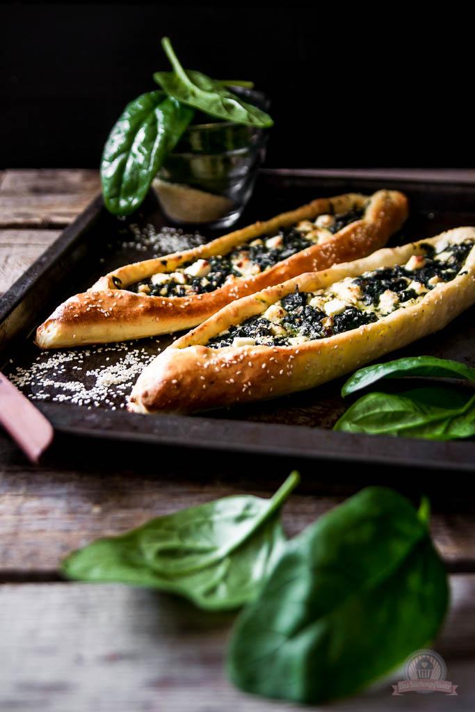 Rezeptbild: Pide mit Blattspinat und Feta