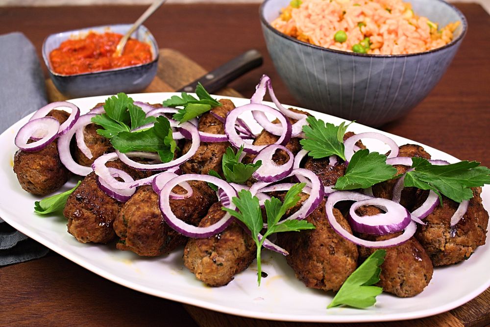 Rezeptbild: Cevapcici mit Djuvec-Reis