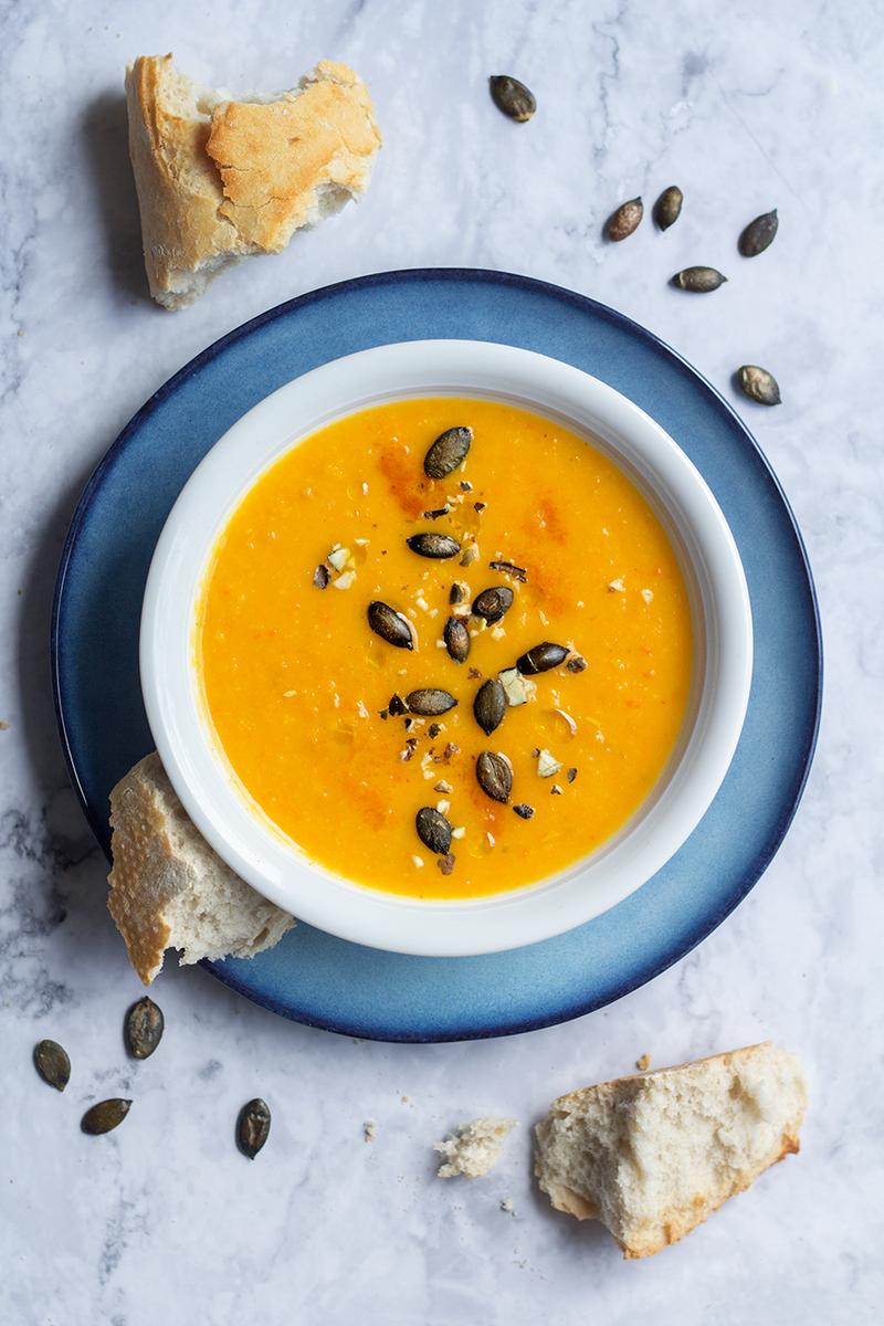 Rezeptbild: Ofengeröstete Kürbis-Quitten-Suppe (vegan)