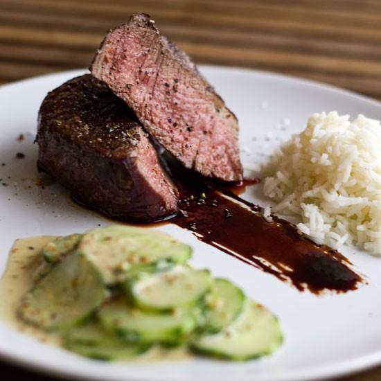 Rezeptbild: Steak Teriyaki mit Sesam Gurken Salat und Reis