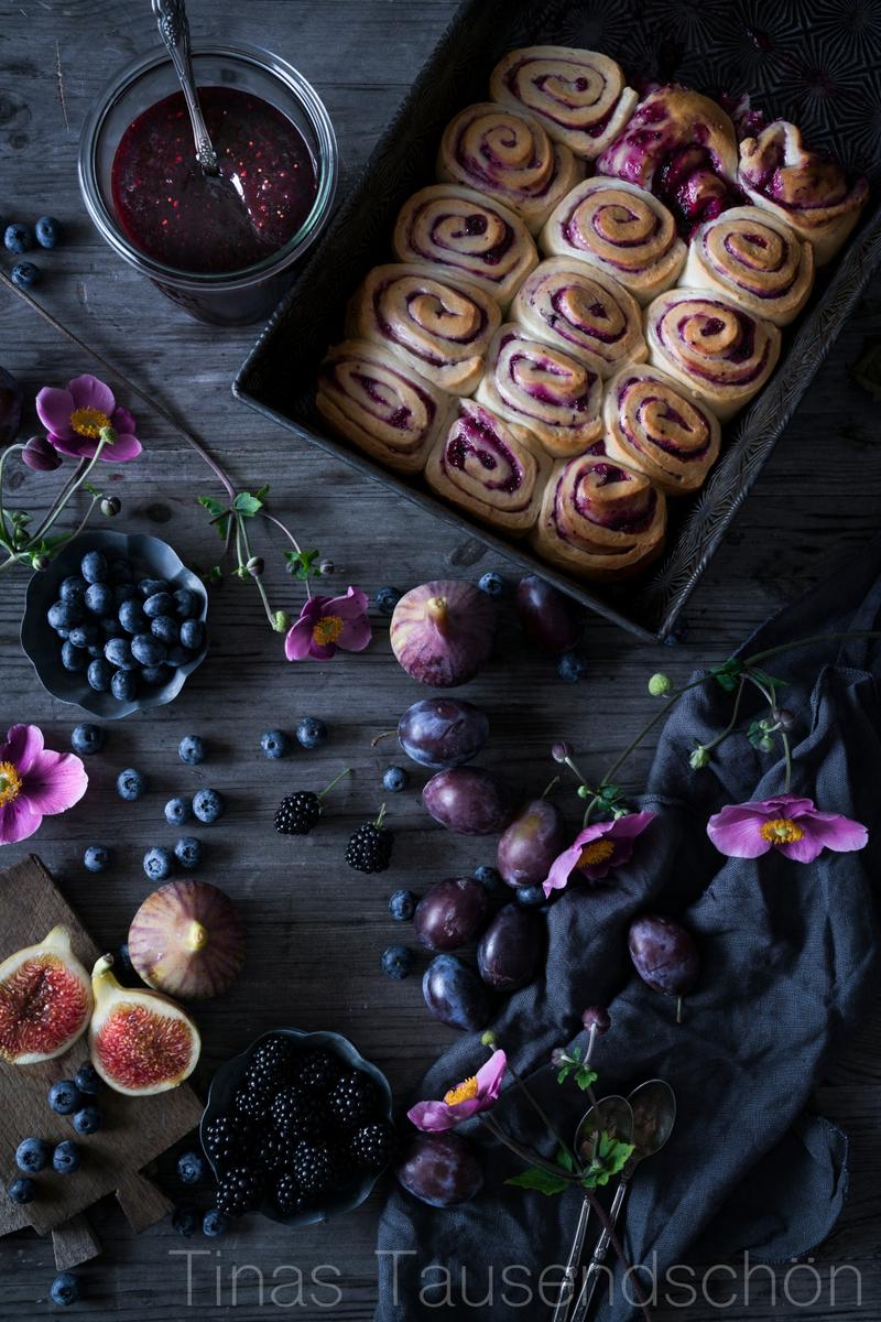 Rezeptbild: Hefeschnecken mit Beerenmarmelade