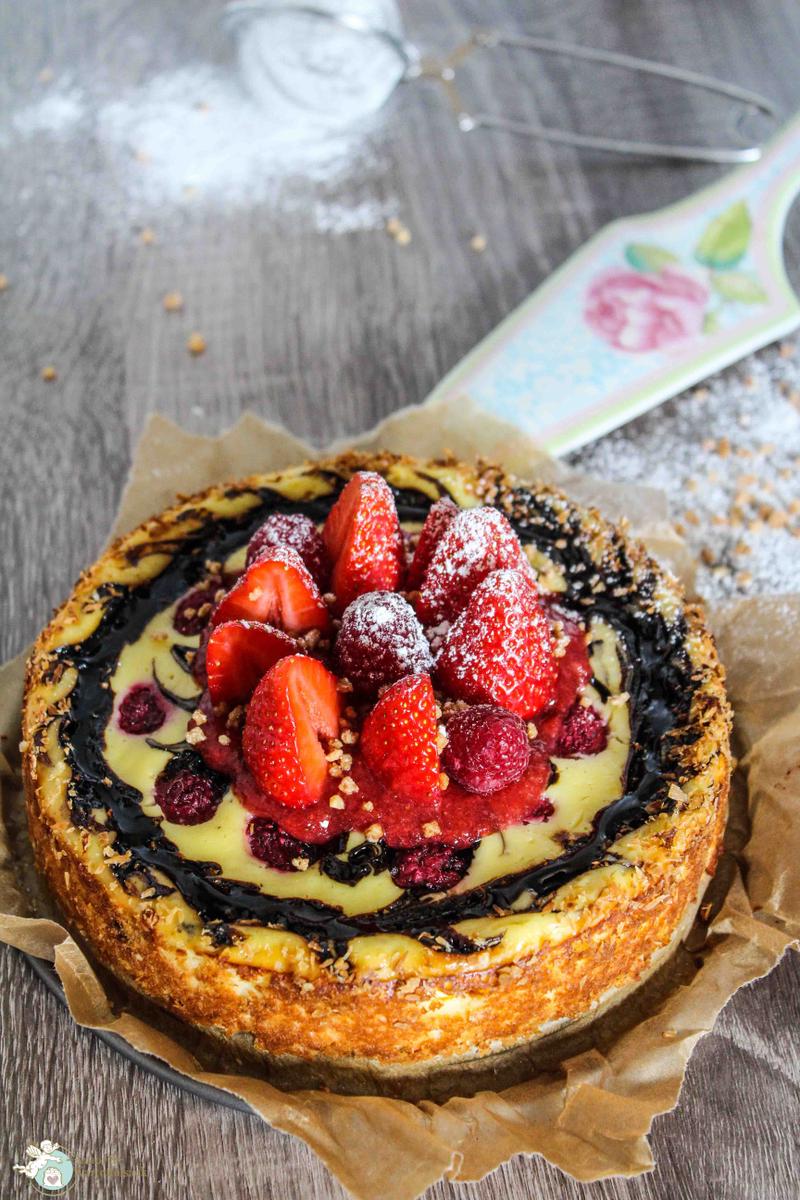 Rezeptbild: Ricotta Cheesecake mit Beeren und Aceto Balsamico