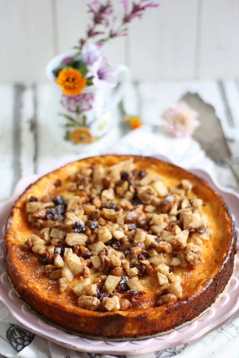 Rezeptbild: Einfacher Käsekuchen mit Bratapfelstückchen