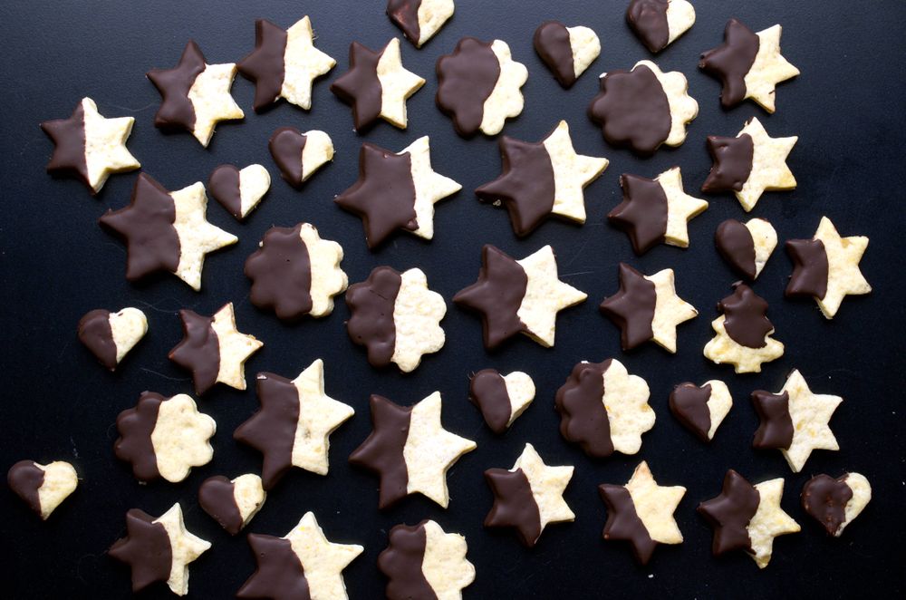 Rezeptbild: Ausstecherle mit Kardamom, Orange und Ingwer 