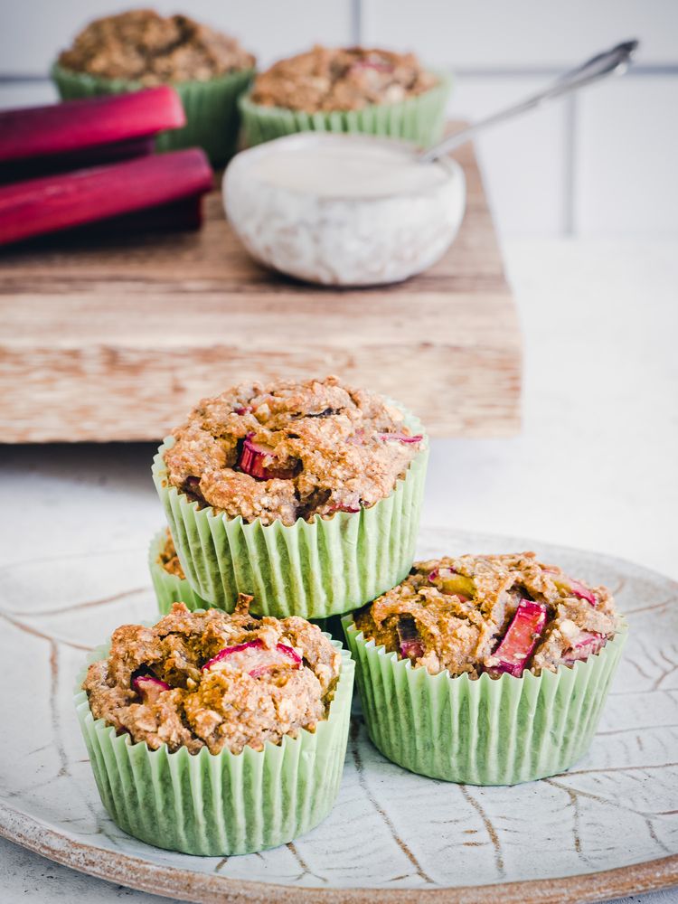 Rezeptbild: Rhabarber Muffins, glutenfrei und mit Süße nur aus Früchten