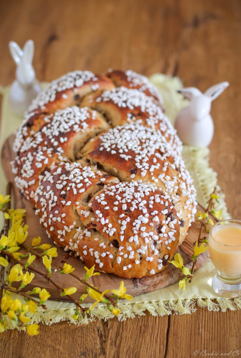 Rezeptbild: EIERLIKÖR-HEFEZOPF MIT SCHOKOLADE