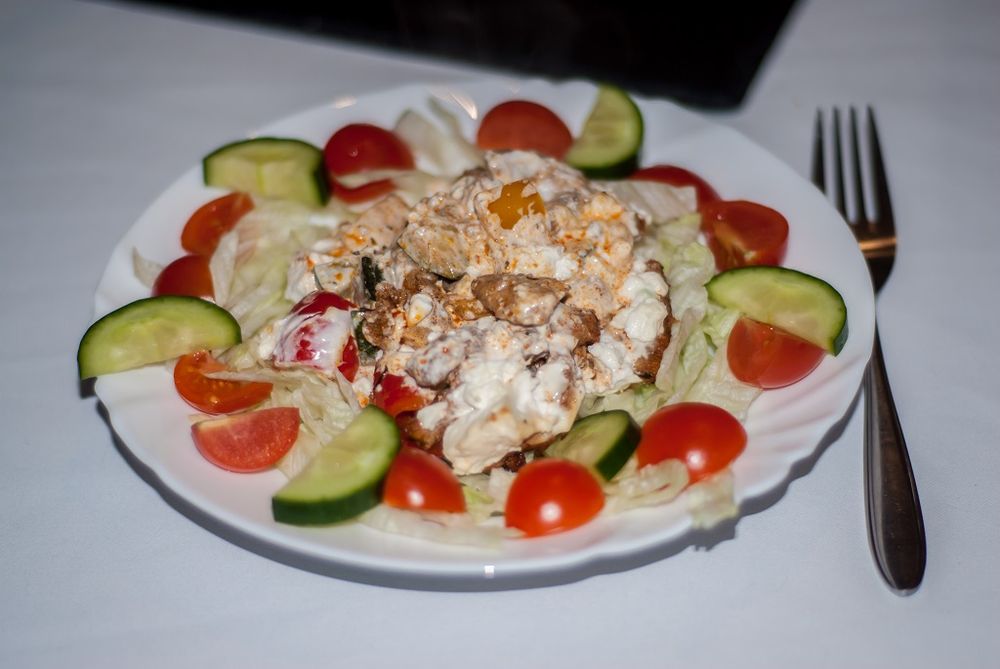 Rezeptbild: Geschnetzeltes Gyros art auf Salat