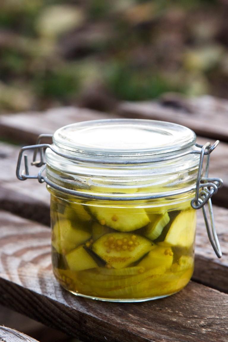 Rezeptbild: EINGELEGTE ZUCCHINI MIT CURRY