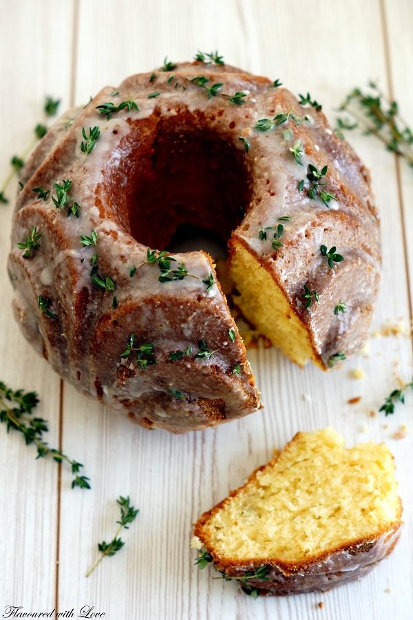 Rezeptbild: Zitronen-Thymian-Gugelhupf