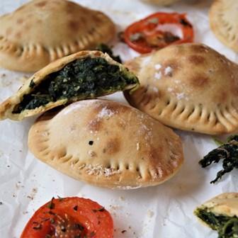 Rezeptbild: Spinat-Pizzatascherl