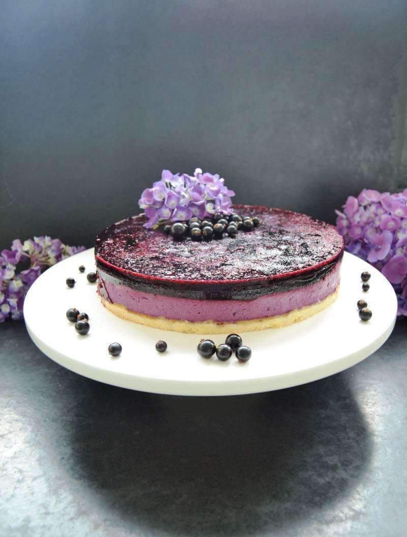 Rezeptbild: Cassis Torte mit einem Fruchtspiegel