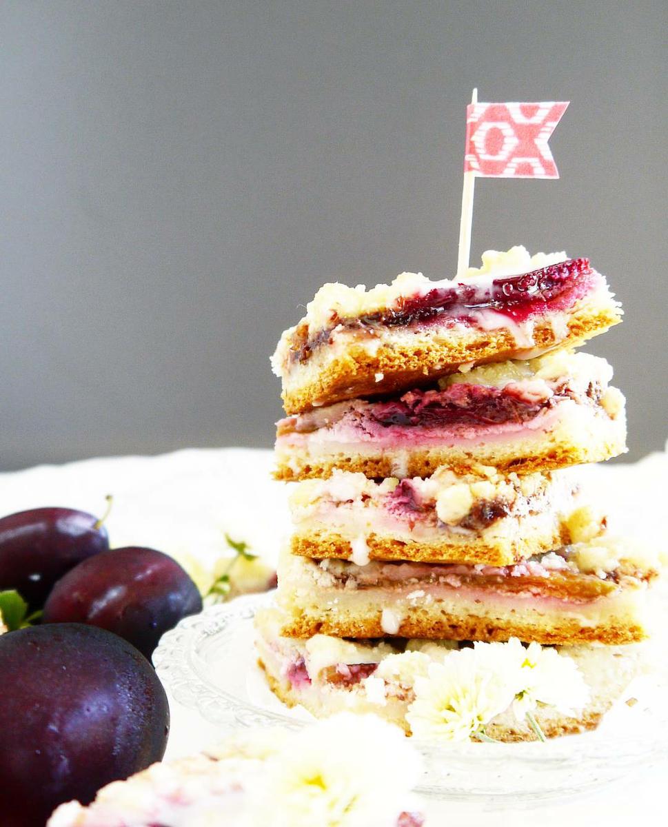 Rezeptbild: Zwetschgen-Blechkuchen mit dreierlei Belag