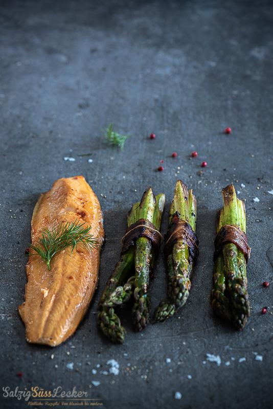 Rezeptbild: GERÄUCHERTES SAIBLINGSFILET MIT GRÜNEM SPARGEL 