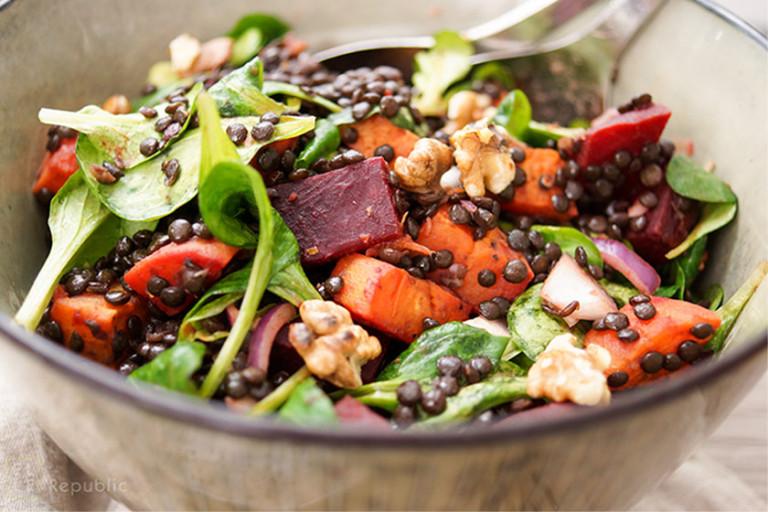 Rezeptbild: Linsen Salat mit gerösteter Süßkartoffel und Rote Bete