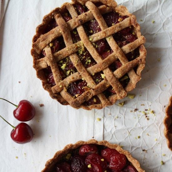 Rezeptbild: Kirschen-Küchlein mit Pistazien