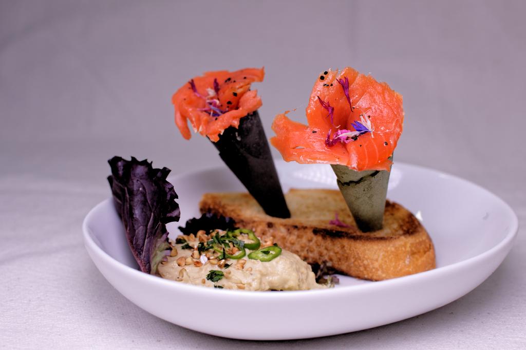 Rezeptbild: Lachsblüten mit Kaffeearomen