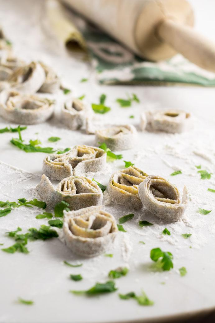 Rezeptbild: Grüne Pasta selber machen - mit Oma's Gartenkräutern