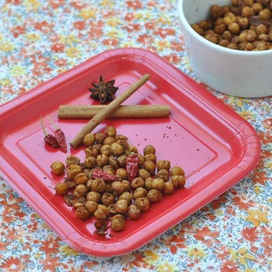 Rezeptbild: Geroestete Kichererbsen mit Zimt