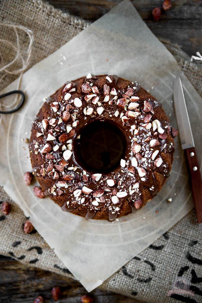 Rezeptbild: Rotweinkuchen mit gebrannten Mandeln