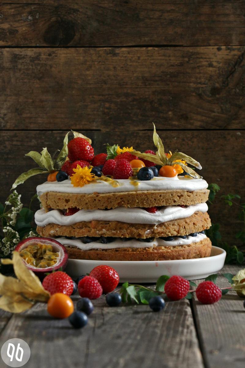Rezeptbild: Sommerliches Beeren-Kokostörtchen
