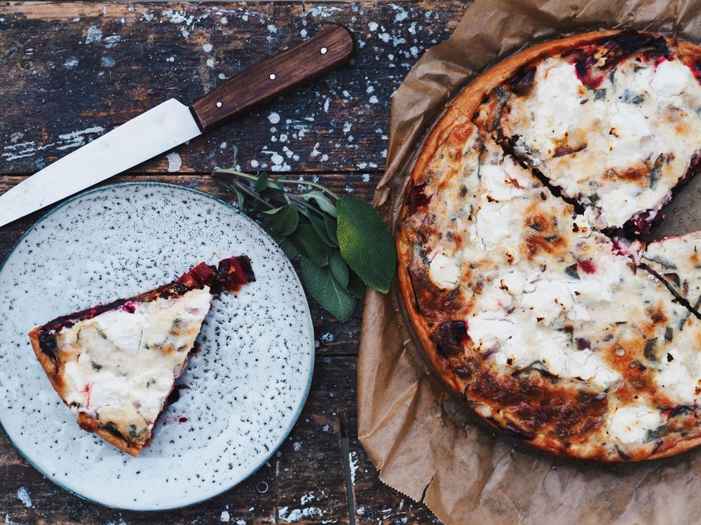 Rezeptbild: Bunte Mangold-Quiche mit roter Bete