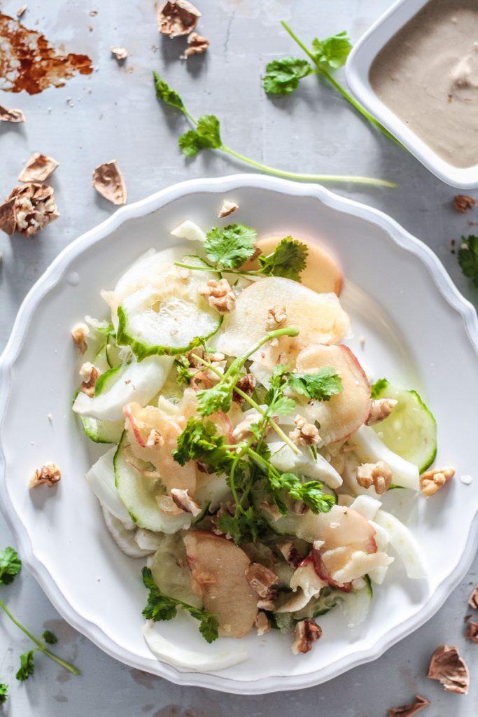 Rezeptbild: Fenchel Salat mit fruchtigen Apfelspalten und Ingwer Dressing