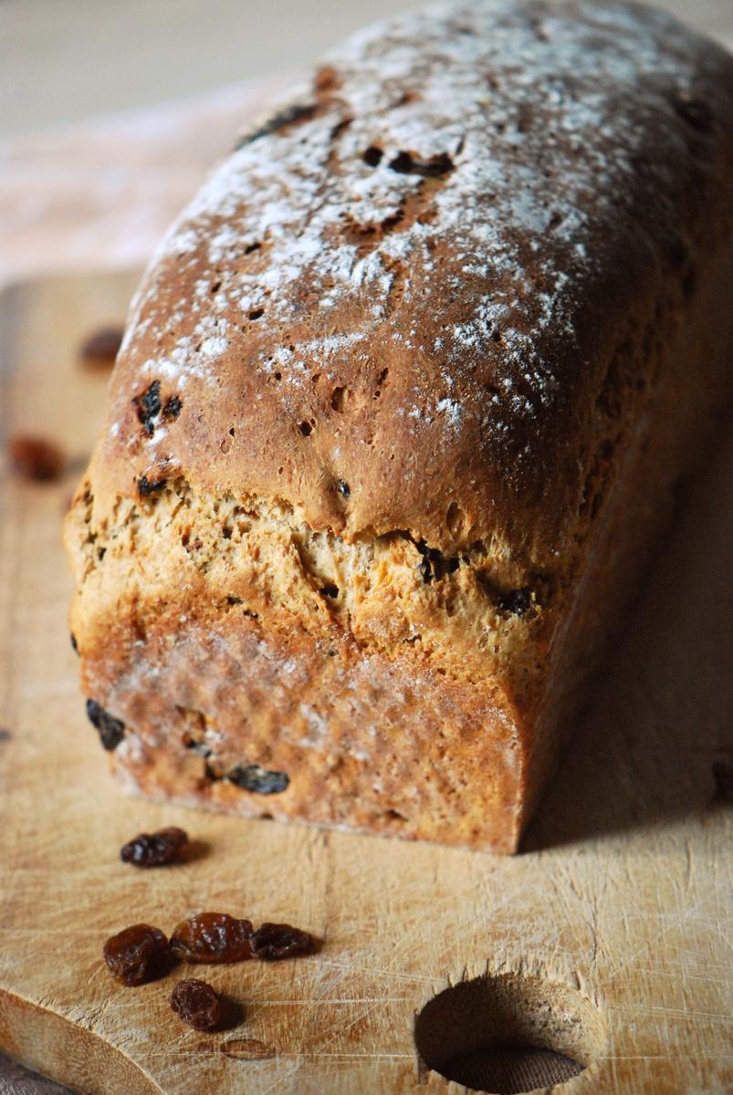 Rezeptbild: Roggen-Rosinenstuten {