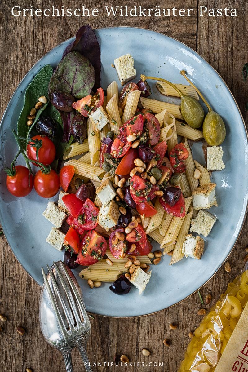 Rezeptbild: Griechische Wildkräuter Pasta mit gebackenem Cashew Feta – glutenfrei