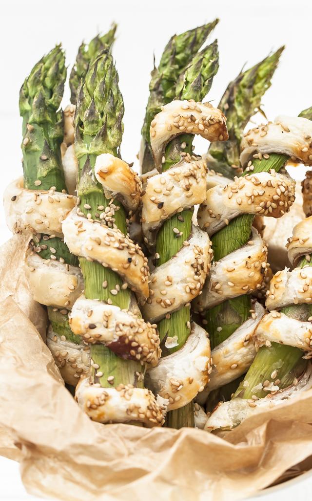 Rezeptbild: Spargelstangen mit Blätterteig und Schinken