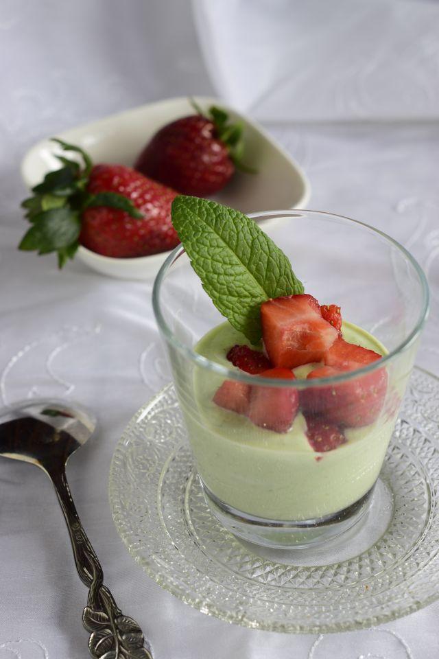 Rezeptbild: Basilikumcreme mit Erdbeeren