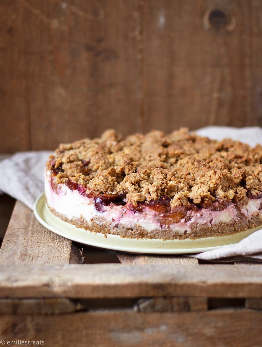 Rezeptbild: Gesunder Pflaumenkuchen-Cheesecake mit Streuseln
