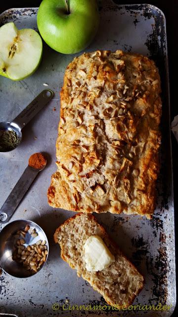 Rezeptbild: Spiced Apple, Rosemary & Roasted Sunflower Seed Bread