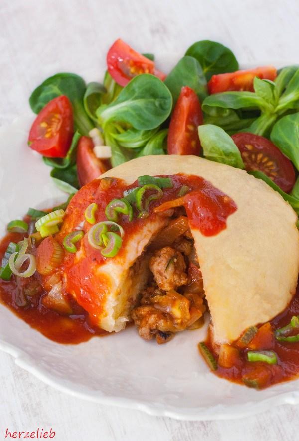 Rezeptbild: Herzhaft gefüllte Germknödel 