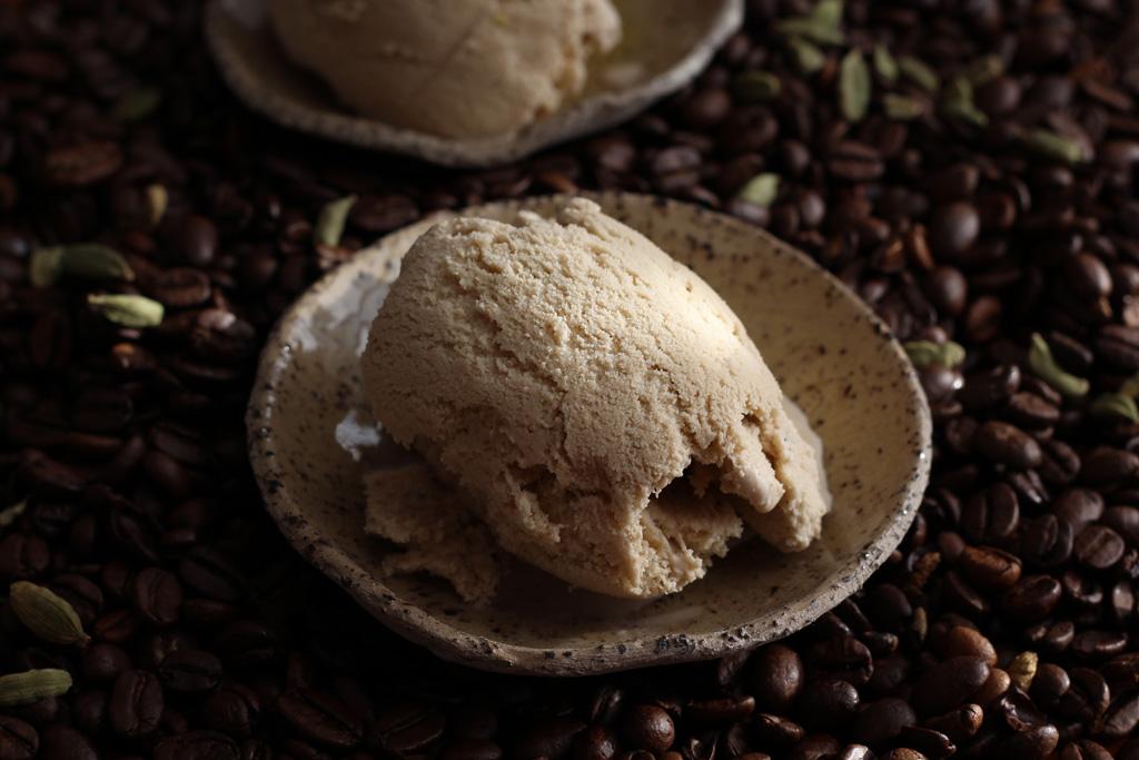 Rezeptbild: Mokka-Eis mit Kardamom