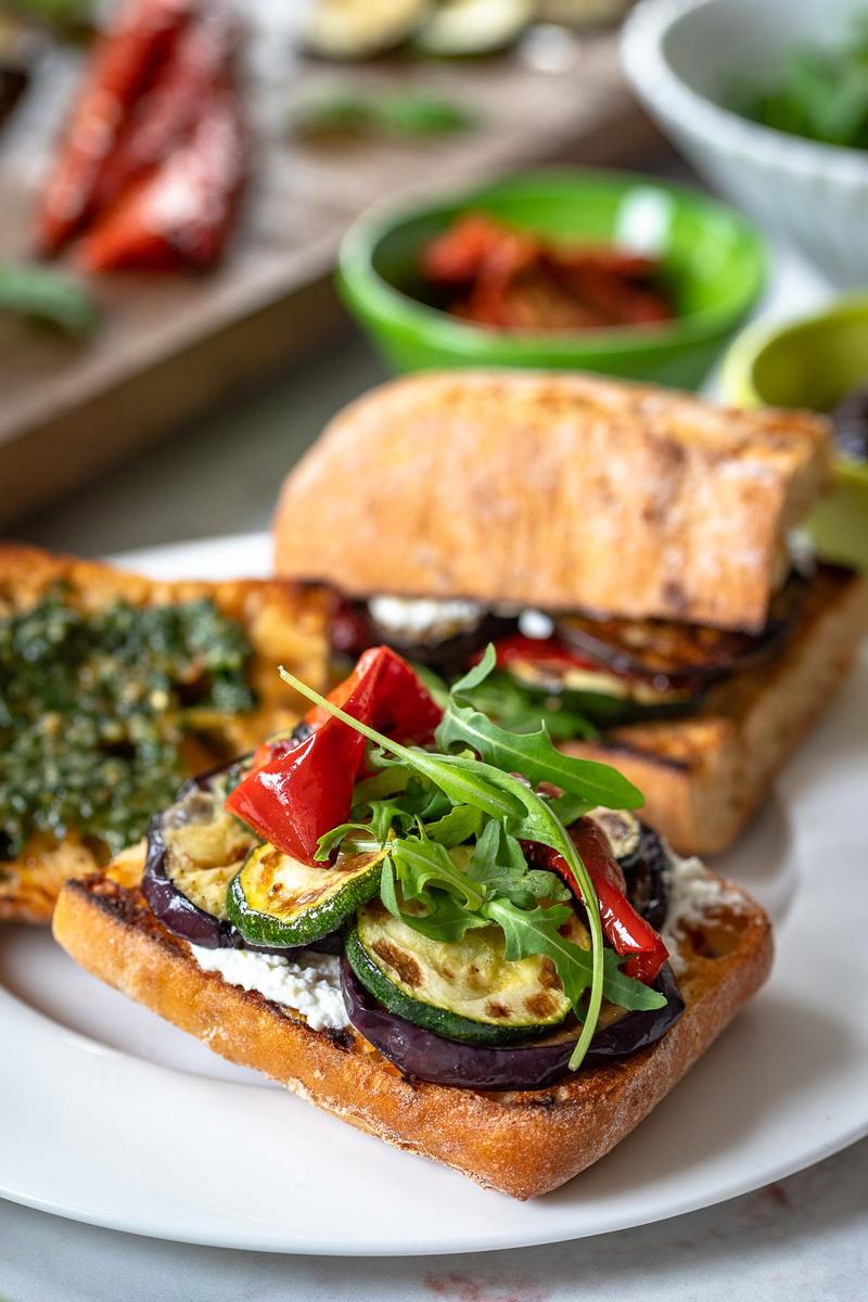 Rezeptbild: Italienisches Antipasti Sandwich mit gegrilltem Gemüse