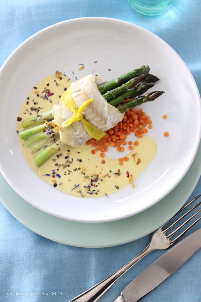 Rezeptbild: Grüner Spargel im Seelachsmantel