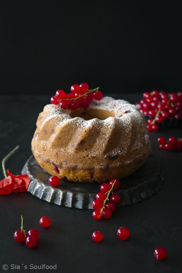 Rezeptbild: Johannisbeer-Mohn-Gugelhupf 