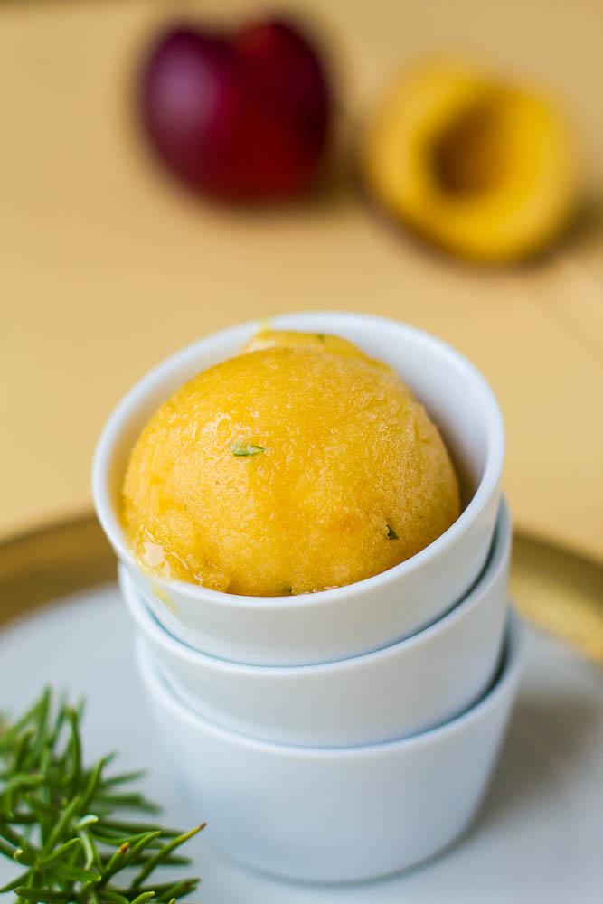 Rezeptbild: Nektarinen Rosmarin Sorbet